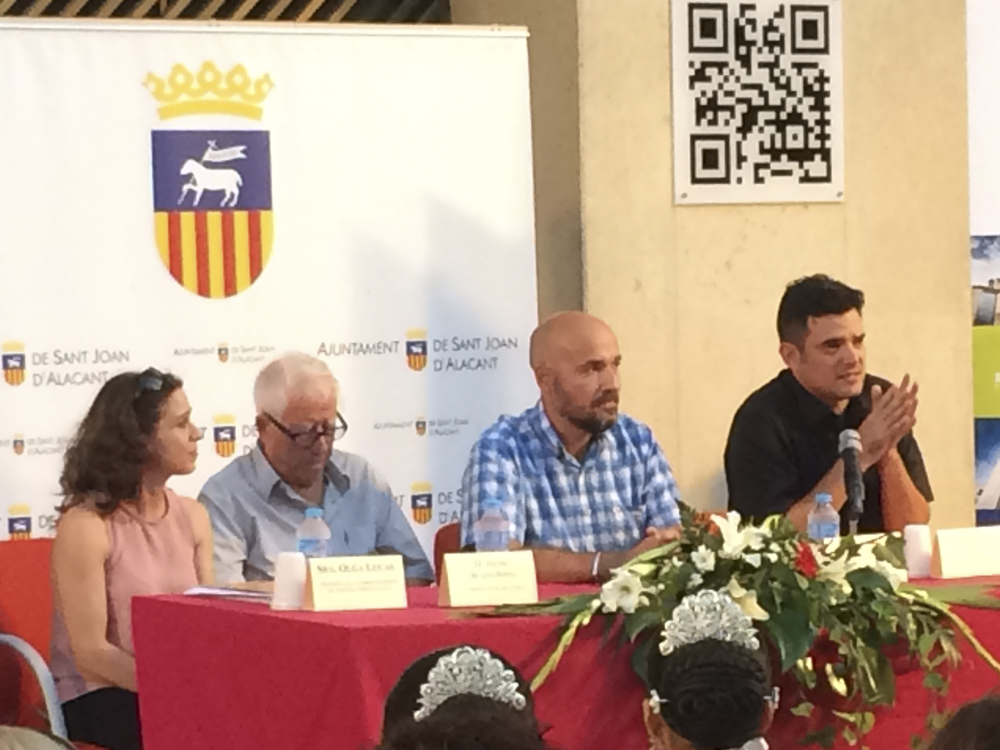 Foto de la comitiva durante el acto de presentación del Libro de Fiestas 2017