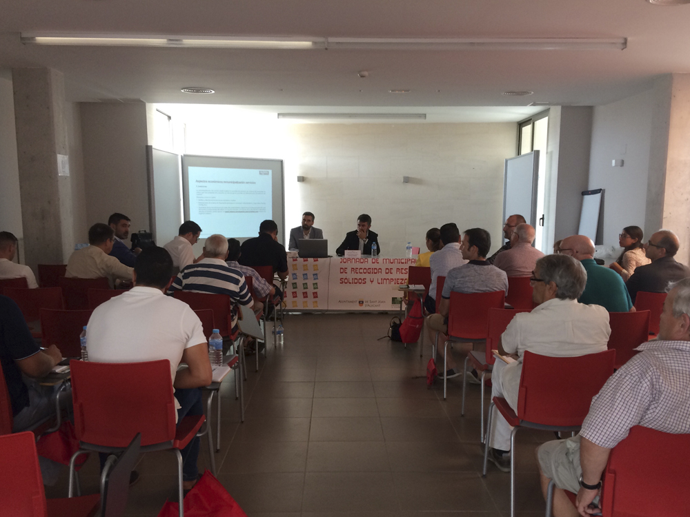 Sala de la Biblioteca Municipal de Sant Joan, on es va celebrar la jornada