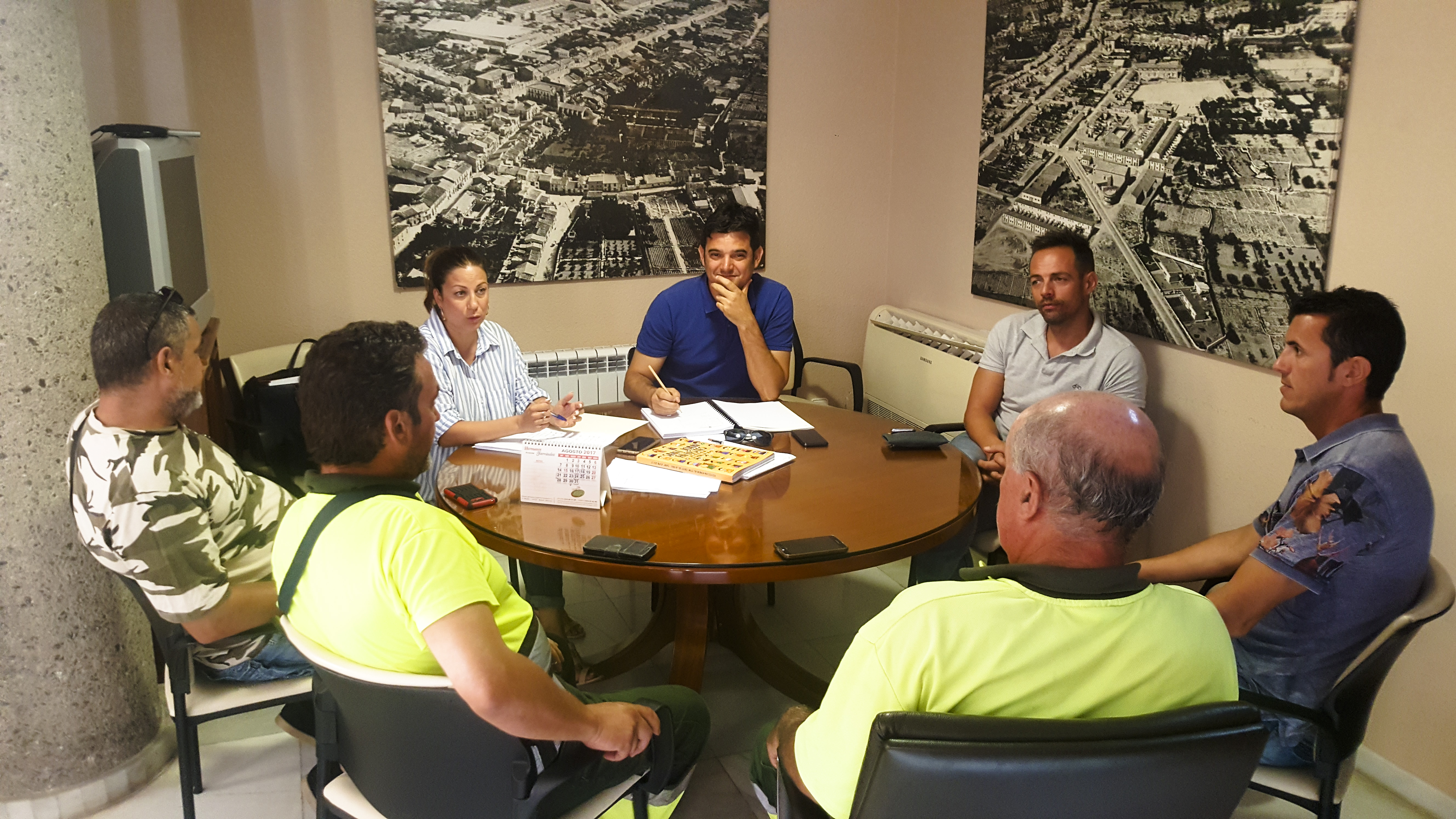 Fotografía de la reunión celebrada el pasado 24 de agosto junto a los trabajadores de FCC