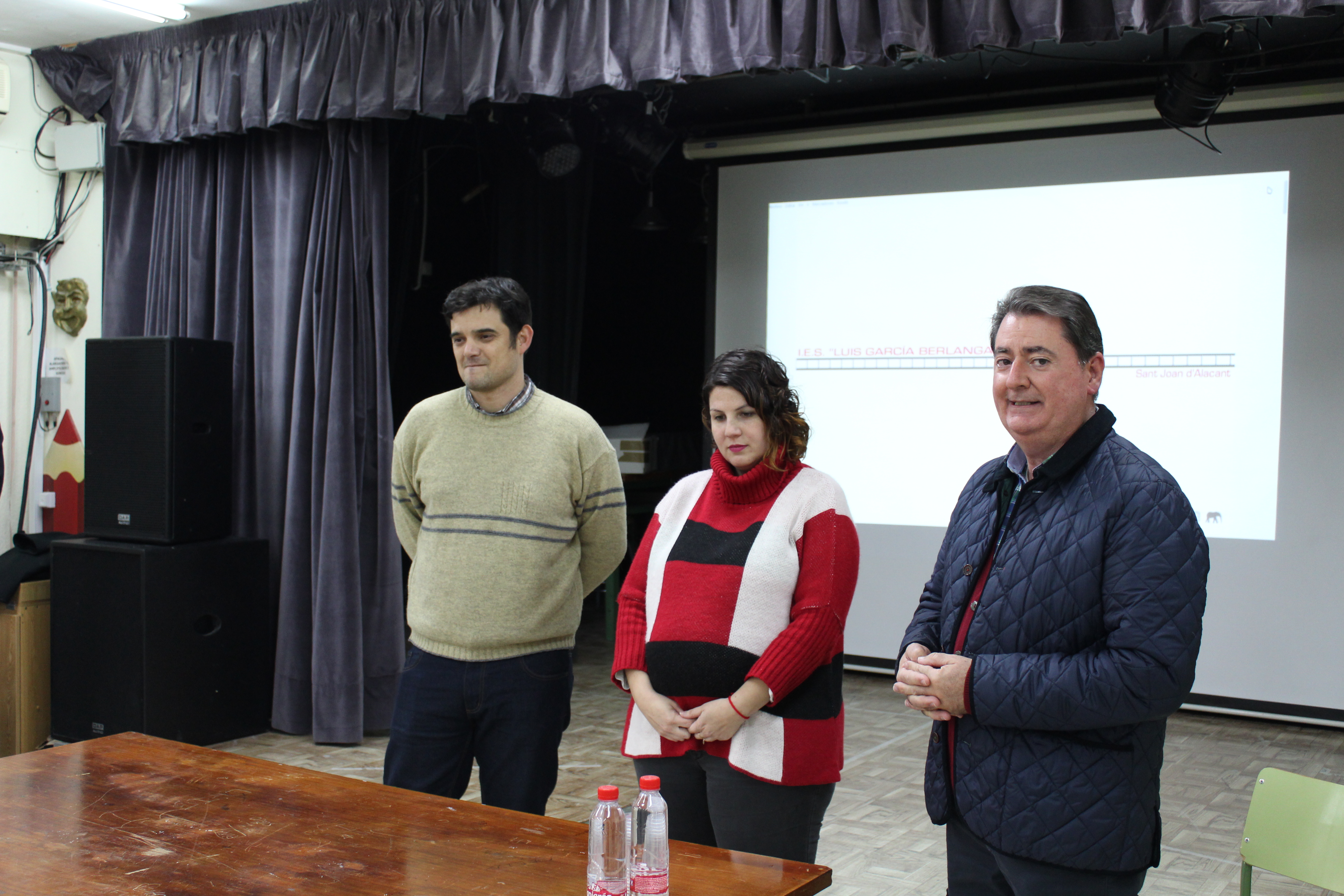 Jaime, Esther y el director del centro