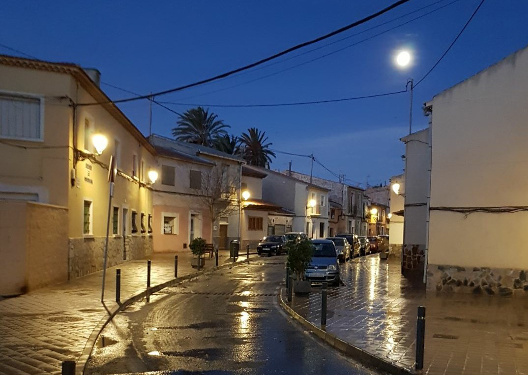 Alumbrado público en las calles de Sant Joan d'Alacant