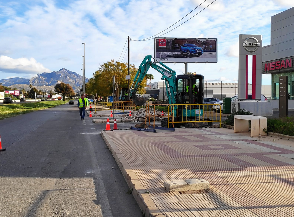 IMAGEN DE LAS OBRAS EN LA CARRETERA DE SERVICIOS