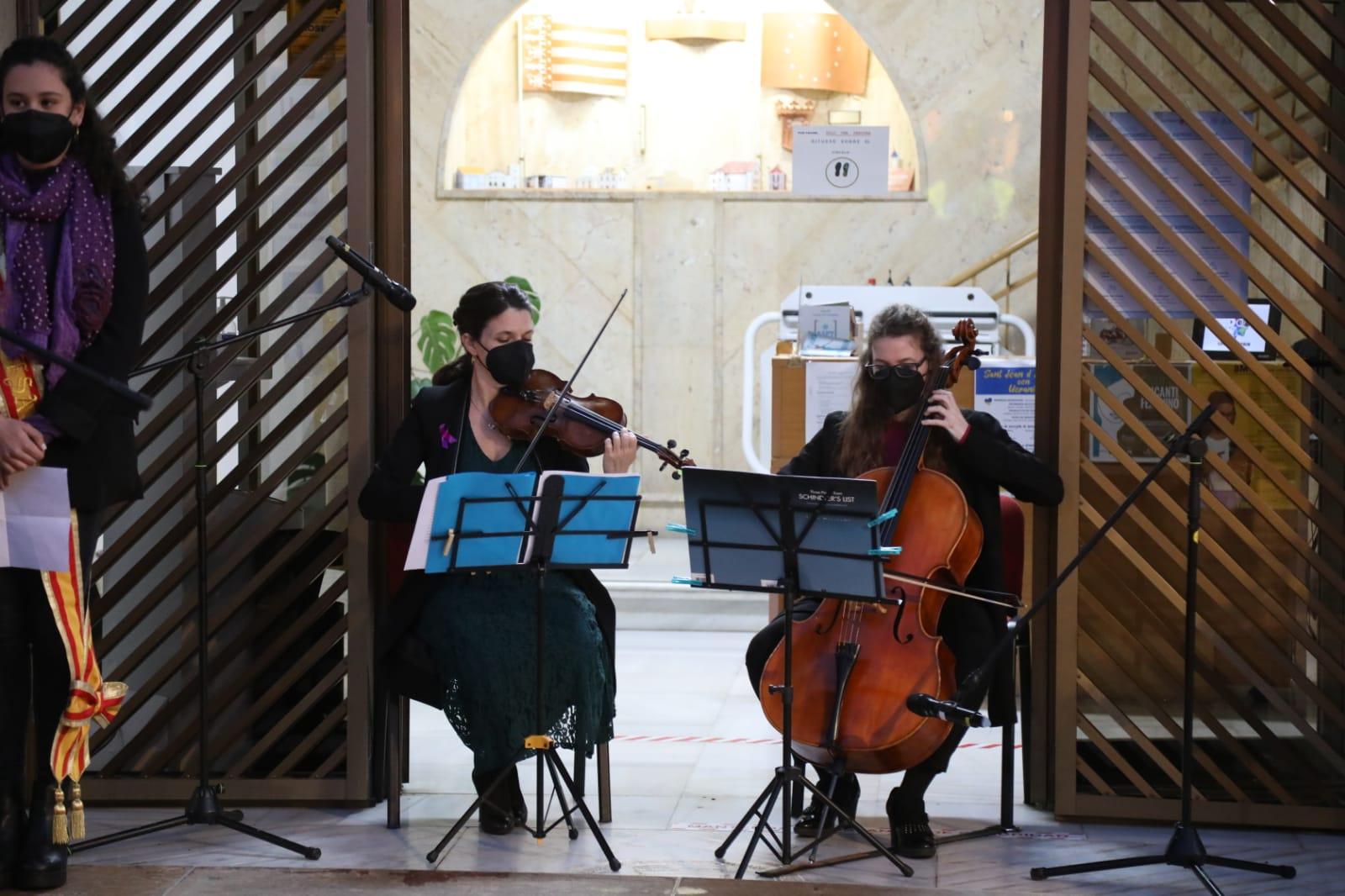 VIOLÍN (CAROLINA MARTÍNEZ) Y CELLO (DESIRÉE SÁNCHEZ)