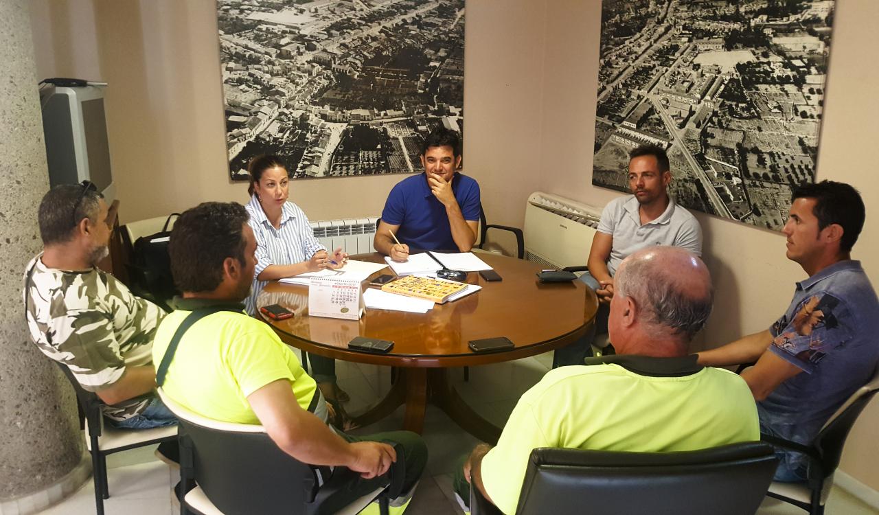 Fotografía de la reunión celebrada el pasado 24 de agosto junto a los trabajadores de FCC