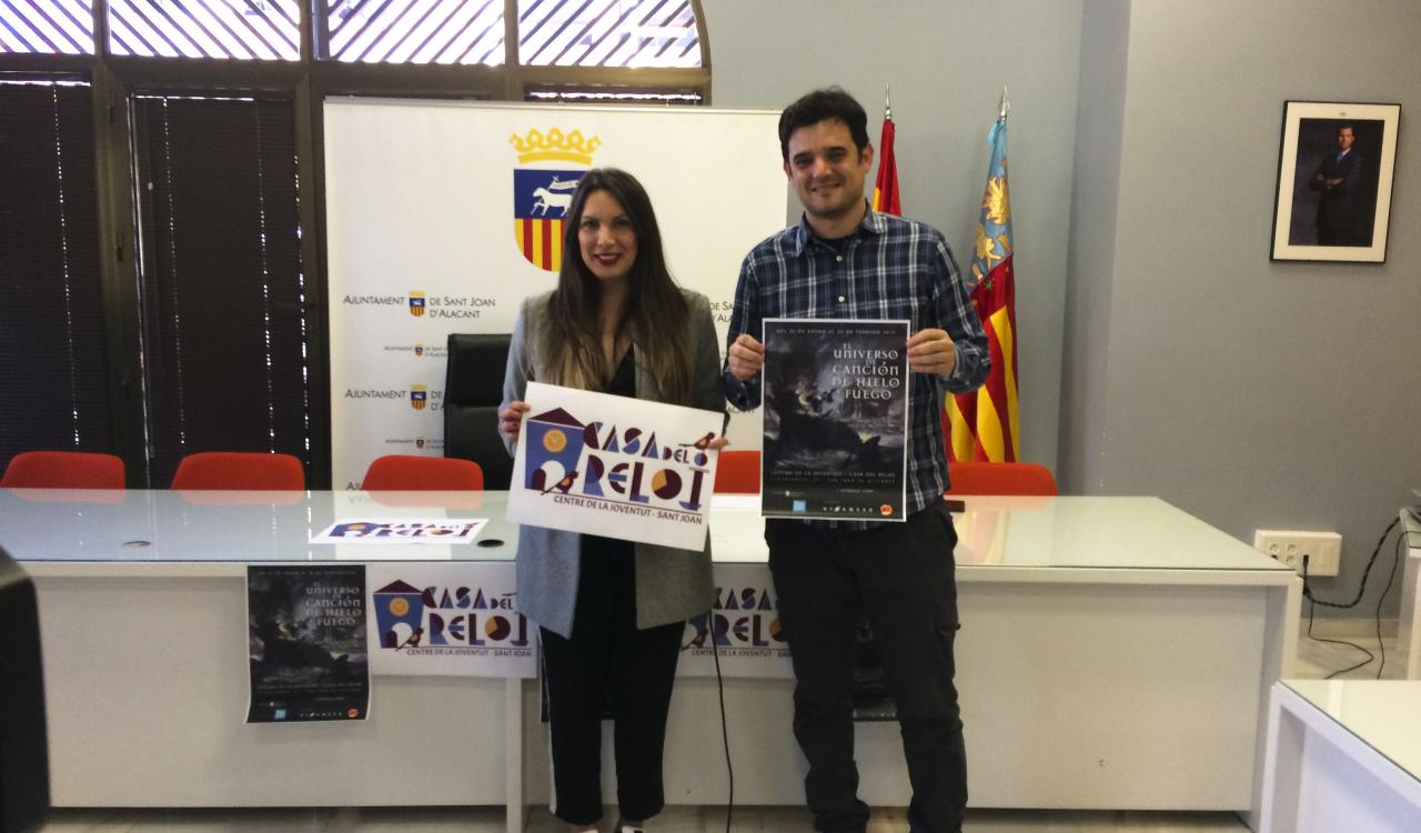 Clara Rodríguez y Jaime Albero muestran el logo y el cartel de la iniciativa