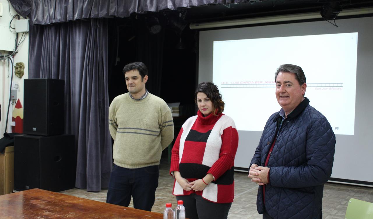 Jaime, Esther y el director del centro