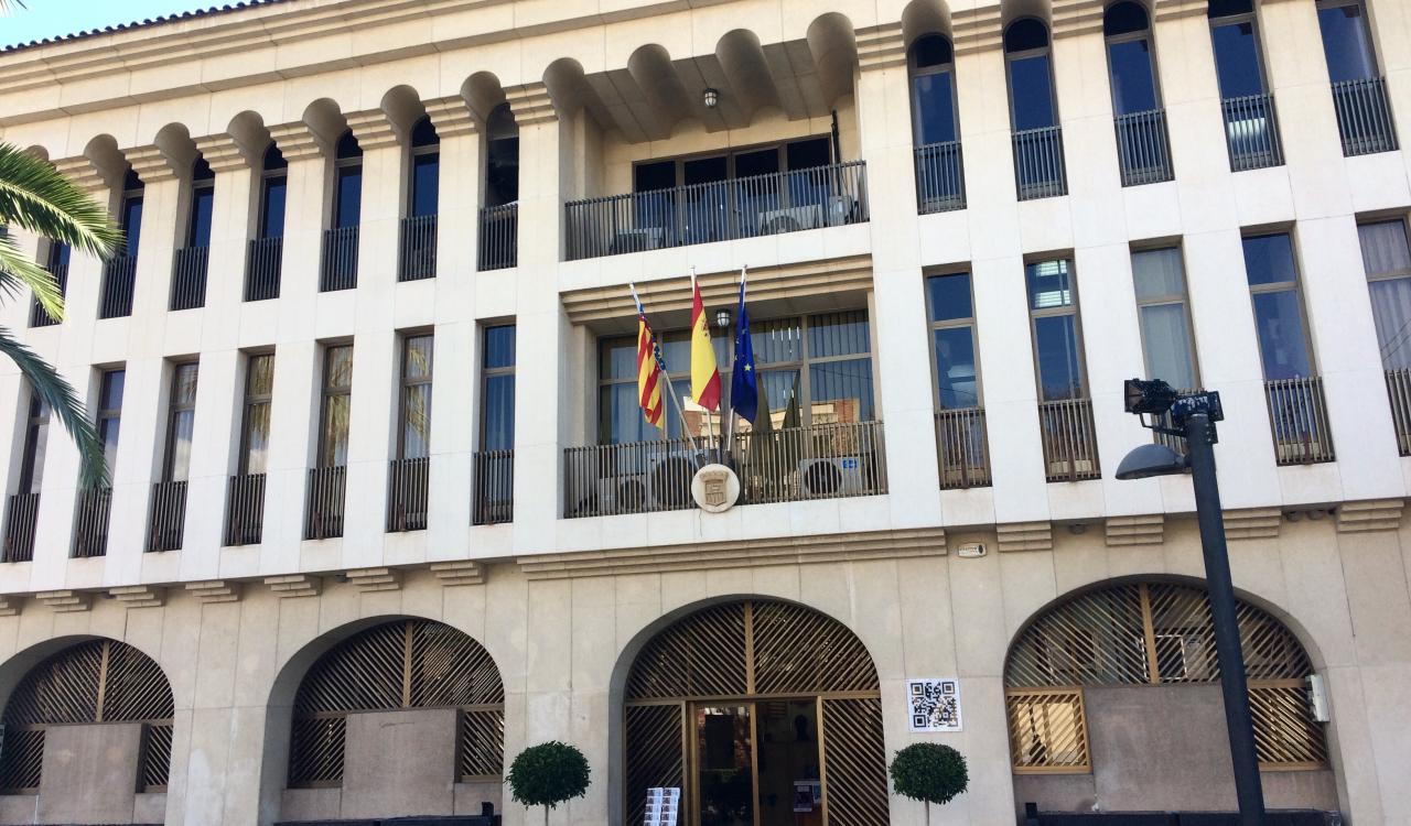 Fachada del Ayuntamiento de Sant Joan d'Alacant